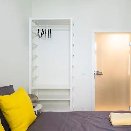 Cosy Three Br Two Bth Ac Self Checkin Street Parking *