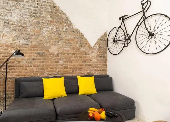 Cosy Three Br Two Bth Ac Self Checkin Street Parking *