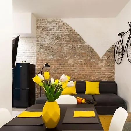 Cosy Three Br Two Bth Ac Self Checkin Street Parking *