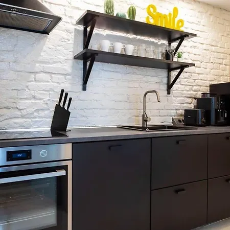 Cosy Three Br Two Bth Ac Self Checkin Street Parking Apartament