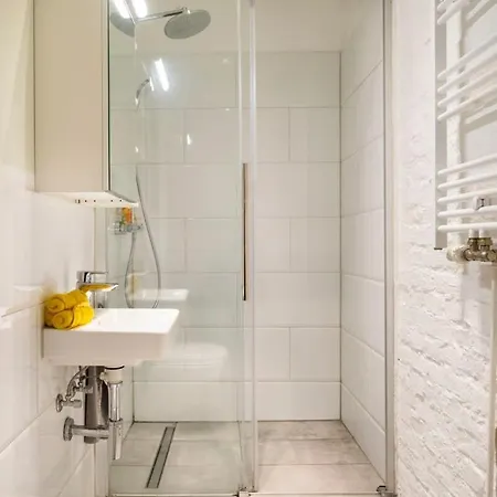 Cosy Three Br Two Bth Ac Self Checkin Street Parking * Berlin