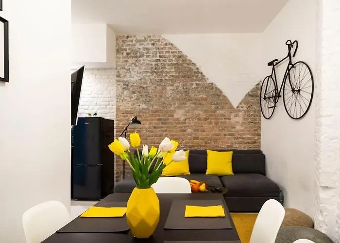 Cosy Three Br Two Bth Ac Self Checkin Street Parking *