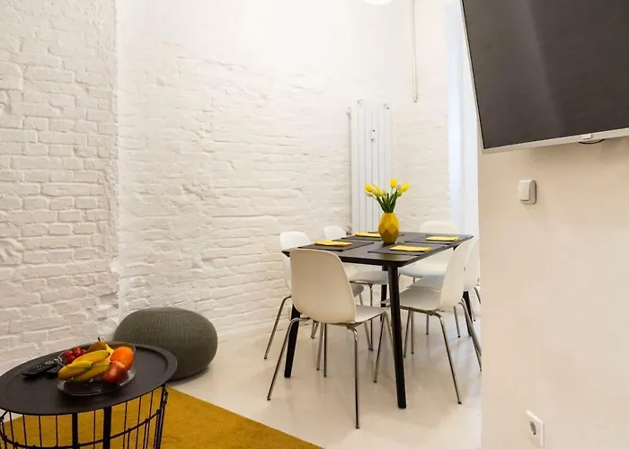 Cosy Three Br Two Bth Ac Self Checkin Street Parking Appartement Berlin