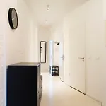 Cosy Three Br Two Bth Ac Self Checkin Street Parking Apartman