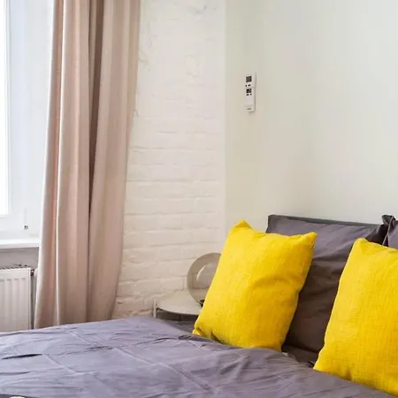 Cosy Three Br Two Bth Ac Self Checkin Street Parking Apartament *