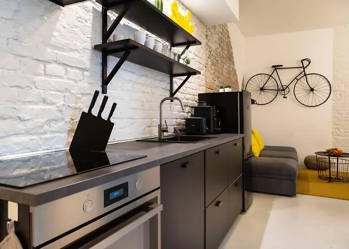 Apartment Cosy Three Br Two Bth Ac Self Checkin Street Parking